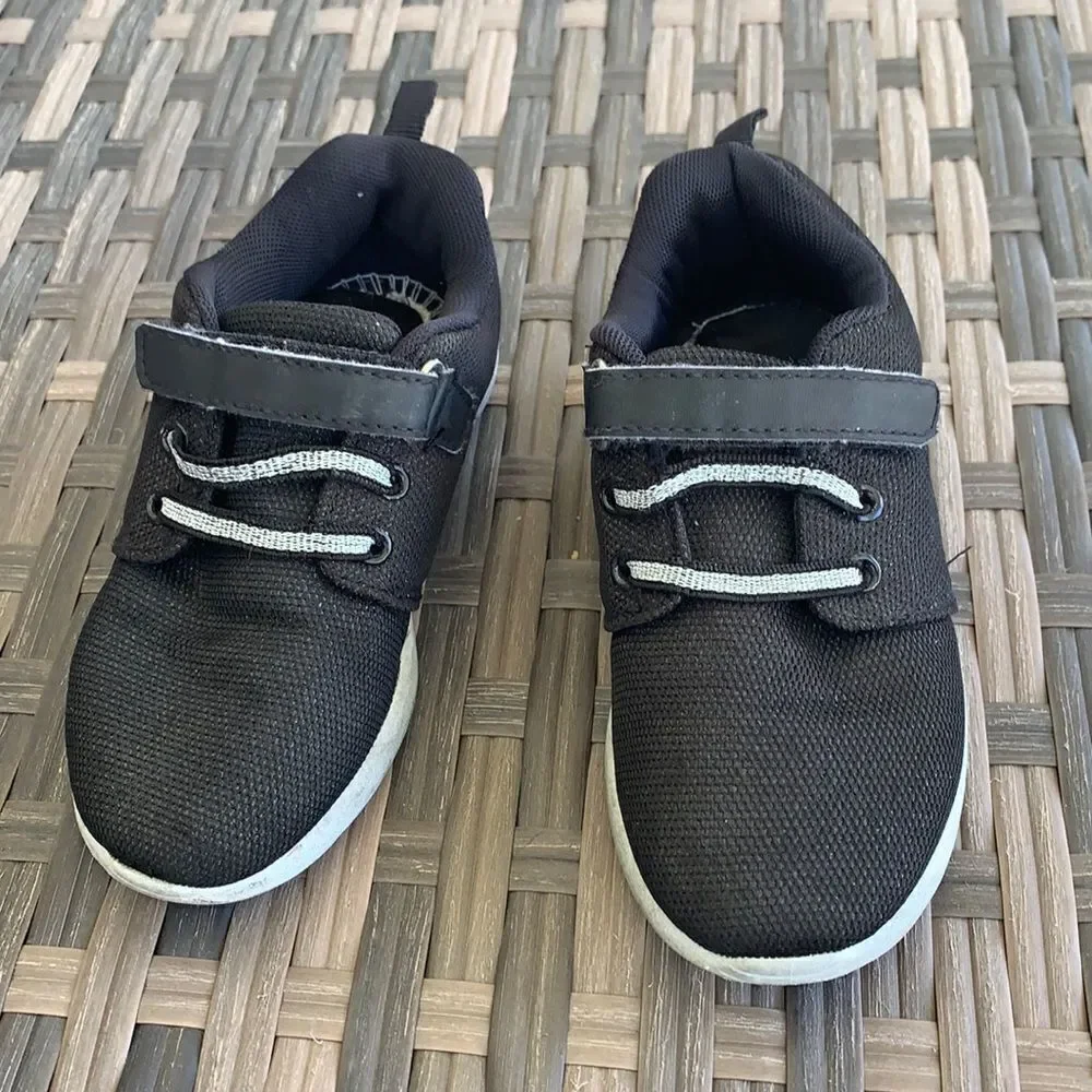 Toddler sneakers 👟